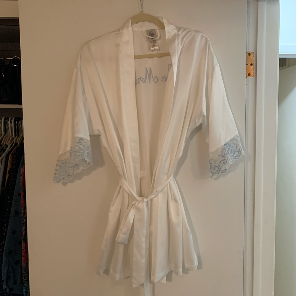 The MRS Robe - Picture 4 of 6